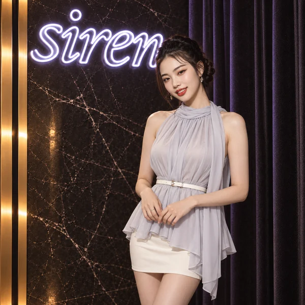 라벤더 시폰과 아이보리 스커트를 착용한 여성의 세이렌 화보